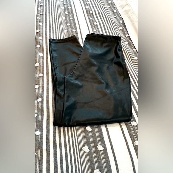 FABLETICS FAUX LEATHER look  Stretchy fabric, color BLACK, size XL, Inseam 26. - Picture 5 of 8